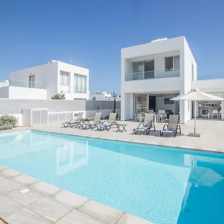 Cyprus In The Sun Hollyoaks 5 Platinum Willa